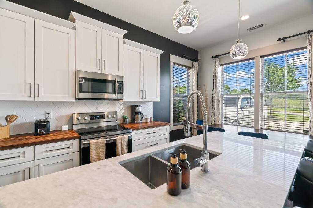 King Bed, Balcony, Covered Patio & Firepit! 8 Minutes From Broadway Nashville Exterior foto