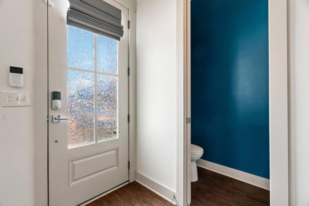 King Bed, Balcony, Covered Patio & Firepit! 8 Minutes From Broadway Nashville Exterior foto