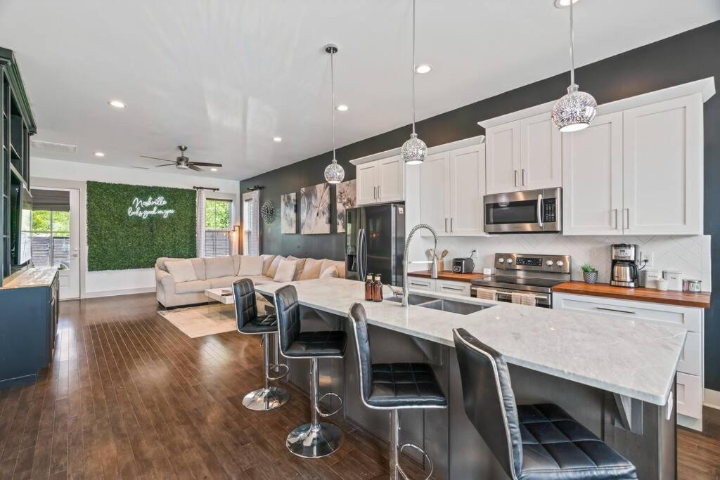 King Bed, Balcony, Covered Patio & Firepit! 8 Minutes From Broadway Nashville Exterior foto